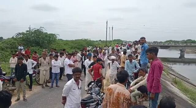 Tharad Mass Suicide : Five persons suicide in Tharad Narmada canal, now couple deadbody found Tharad Mass Suicide : નર્મદા કેનાલમાં એક સાથે પાંચ લોકોનો આપઘાત, ત્રણ બાળકો પછી યુવક-યુવતીની લાશ પણ મળી આવી