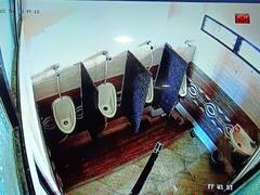 Ratlam News: टॉयलेट में अश्लील पेंटिंग बनाते थे छात्र, स्कूल वालों ने अंदर लगा दिया कैमरा, बढ़ा विवाद