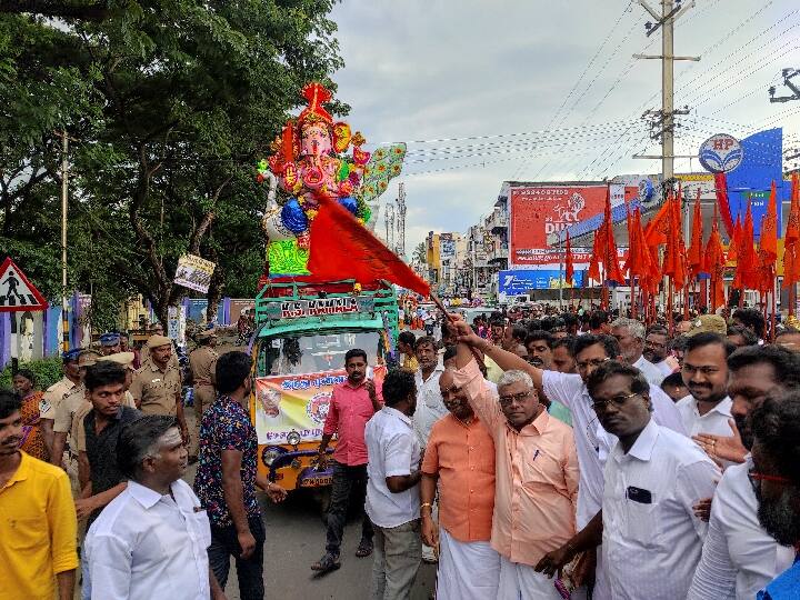 Dissolution of Ganesha idols in Salem water levels- Prohibition to dissolve in Cauvery river TNN சேலத்தில் விநாயகர் சிலைகள் நீர் நிலைகளில் கரைப்பு - காவிரி ஆற்றில் கரைக்க தடை