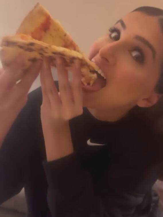 फूडी हैं तारा सुतारिया