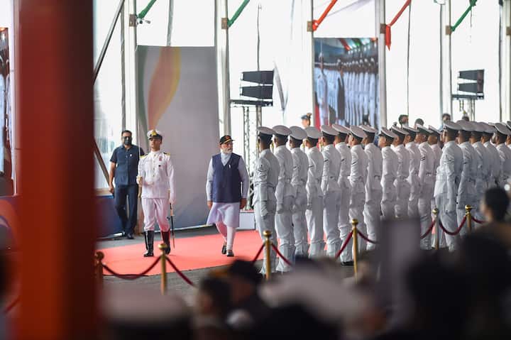 এদিন অনুষ্ঠানে বক্তব্য রাখেন প্রধানমন্ত্রী নরেন্দ্র মোদি। তিনি বলেন, 'আইএনএস বিক্রান্ত শুধুমাত্র একটি যুদ্ধাস্ত্র নয়। ভারতের দক্ষতা এবং প্রতিভারও প্রমাণ।' ছবি: পিটিআই