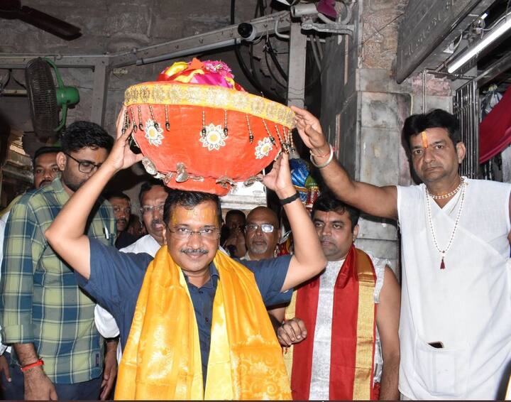 અરવિંદ કેજરીવાલે સભા સંબોધ્યા બાદ ભગવાન દ્વારકાધિશના દર્શન કર્યા હતા.