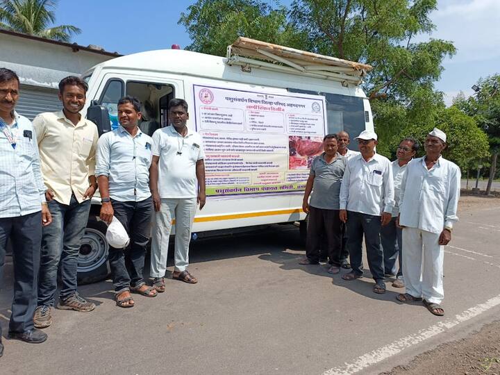 लम्पी हा संसर्गजन्य आजार असल्याने प्रतिबंधात्मक लसीकरण करून घेणे गरजेचे आहे. जनावरांच्या गोठ्यांची व्यवस्थित स्वच्छता राखावी. निरोगी जनावरांना बाधित जनावरांपासून वेगळे बांधावे.