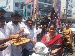 ‘அதிமுக பொதுக்குழு செல்லும்’ - கரூரில் பட்டாசு வெடித்து அதிமுகவினர் கொண்டாட்டம்