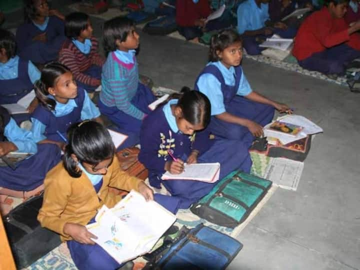 Maharashtra Government likely to implement the policy of closing schools with 0 to 20 students again Schools in Maharashtra: 0 ते 20 विद्यार्थी संख्या असलेल्या शाळा बंद करण्याचं धोरण सरकार पुन्हा राबवणार?