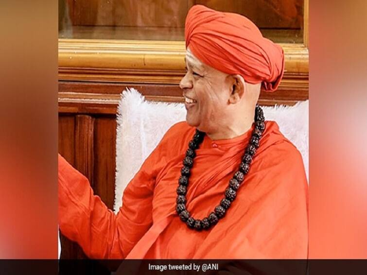 Karnataka Seer Arrested For Sexual Abuse Hospitalised பாலியல் தொல்லை?! விசாரணையின் போது உடம்பு முடியல.. மருத்துவமனை சிகிச்சையில் கர்நாடக மடாதிபதி!