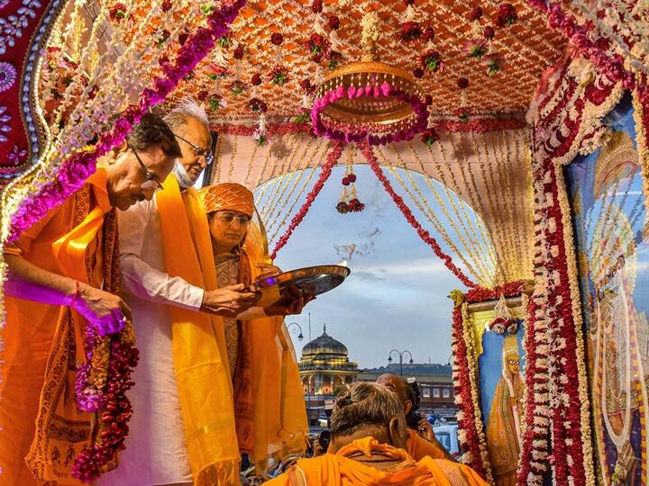 Rajasthan CM Ashok Gehlot Visits Ramdevra Temple In Jaisalmer, Devotees Chant 'Modi-Modi' Rajasthan: CM Ashok Gehlot Visits Jaisalmer Temple, Devotees Chant 'Modi-Modi'. Video Viral