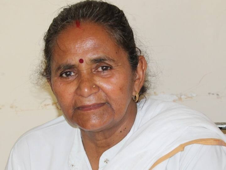 Uttar Pradesh Minister Gulabo Devi statement on Survey of Unrecognized Madrasas UP Politics: योगी सरकार की मंत्री का बड़ा बयान, कहा- 'अगर मदरसों की जांच होगी तो स्कूलों की भी होगी'