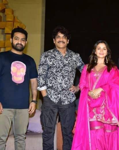 આલિયાએ વધુમાં કહ્યું કે, NTR એક મેગાસ્ટાર છે. આજે તેણે બ્રહ્માસ્ત્રને સપોર્ટ કરીને સાબિત કર્યું છે કે તેની પાસે મેગા હાર્ટ છે. તેણી મને મળેલી શ્રેષ્ઠ આત્માઓમાંની એક છે