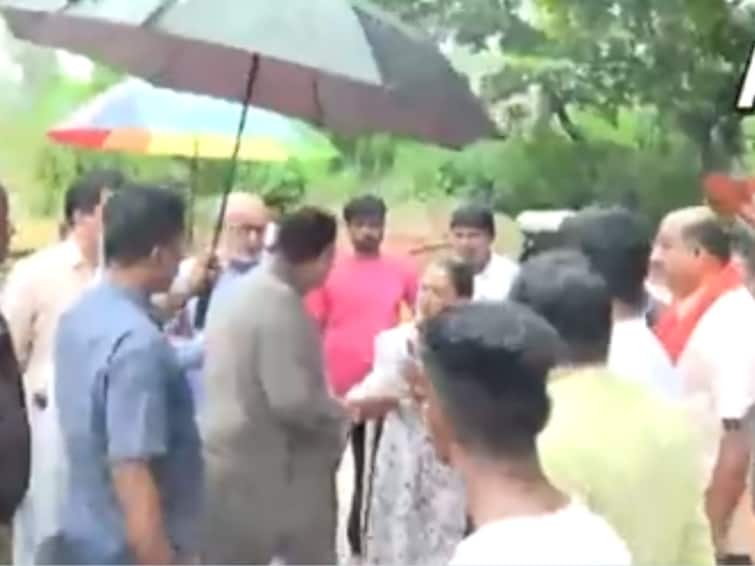 Karnataka BJP MLA Aravind Limbavali verbally abused a woman and misbehaved BJP MLA Aravind Limbavali : प्रश्न विचारताच भाजप आमदाराने महिलेवर शिव्यांचा पाऊस पाडला! याच आमदाराच्या मुलीने पोलिसांना दिल्या होत्या शिव्या