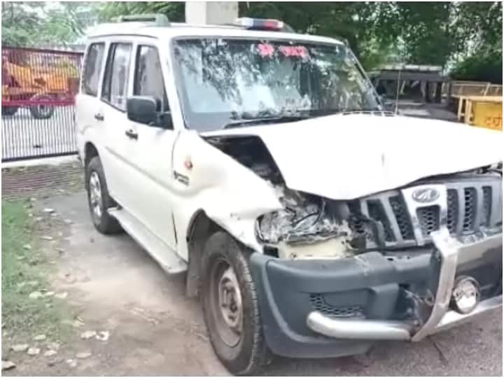 gorakhpur cattle smugglers attacked police team chasing them SP's car collided with divider up ann Gorakhpur: गोरखपुर में पशु तस्करों ने पीछा कर रही पुलिस पर किया पथराव, डिवाइडर से टकराई SP की गाड़ी