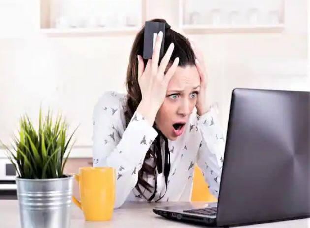 ਸਾਈਬਰ ਅਪਰਾਧੀ ਦਿਨ ਪ੍ਰਤੀ ਦਿਨ ਨਵੇਂ ਤਰੀਕੇ ਲੱਭ ਰਹੇ ਹਨ। ਉਹ ਹੁਣ ਨਿੱਜੀ ਅਤੇ ਬੈਂਕਿੰਗ ਜਾਣਕਾਰੀ ਚੋਰੀ ਕਰਨ ਲਈ ਫਿਕਸਡ ਡਿਪਾਜ਼ਿਟ (FD) ਦੀ ਮਦਦ ਲੈ ਰਹੇ ਹਨ। ਕਿਸੇ ਵੀ ਥਾਂ ਤੋਂ ਐਫਡੀ ਬਣਾਉਣ ਵਾਲੇ ਗਾਹਕ ਦਾ ਮੋਬਾਈਲ ਨੰਬਰ ਲੈ ਕੇ, ਉਹ ਐਫਡੀ ਖਾਤੇ ਵਿੱਚ ਜਾਣਕਾਰੀ ਅਪਡੇਟ ਕਰਨ ਅਤੇ ਖਾਤੇ ਨਾਲ ਸਬੰਧਤ ਮਹੱਤਵਪੂਰਨ ਜਾਣਕਾਰੀ ਲੈਣ ਦਾ ਬਹਾਨਾ ਬਣਾਉਂਦੇ ਹਨ।