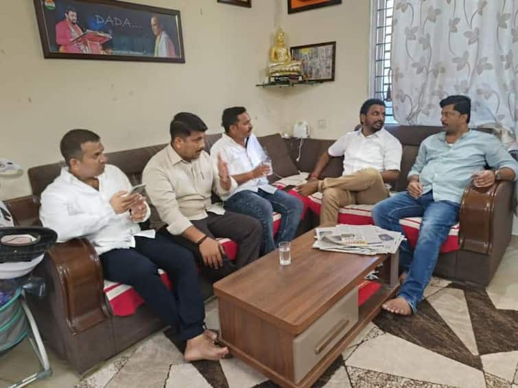 NCP Youth Congress President Mahebub Sheikh Akola to settle dispute between NCP MLAs Amol Mitkari and Shiva Mohoda आमदार अमोल मिटकरी आणि शिवा मोहोडांमधील वाद मिटवण्यासाठी महेबूब शेख अकोल्यात 