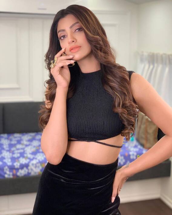 ब्लैक शॉर्ट ड्रेस में Akanksha Puri लगीं कमाल, दिलकश स्माइल देख फैंस का हुआ बुरा हाल ब्लैक शॉर्ट ड्रेस में Akanksha Puri लगीं कमाल, दिलकश स्माइल देख फैंस का हुआ बुरा हाल