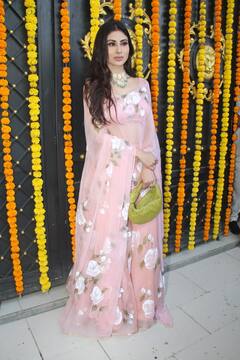 Ganesh Chaturthi 2022: मौनी रॉय से क्रिस्टल डी'सूज़ा तक, एकता कपूर के घर गणपति दर्शन के लिए पहुंचे टीवी के सितारे