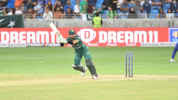 দুই ইনিংসে মোট ১২১ রান করে রিজওয়ানই এশিয়া কাপে এখনও অবধি সর্বাধিক রান করেছেন।