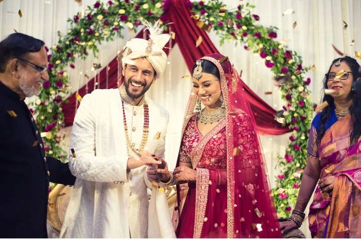 अहमरीन और डैनी ने 20 अगस्‍त को ही कोलकाता में शादी कर ली थी. आज आधिकारिक रूप से सोशल मीडिया पर इसकी घोषणा की.