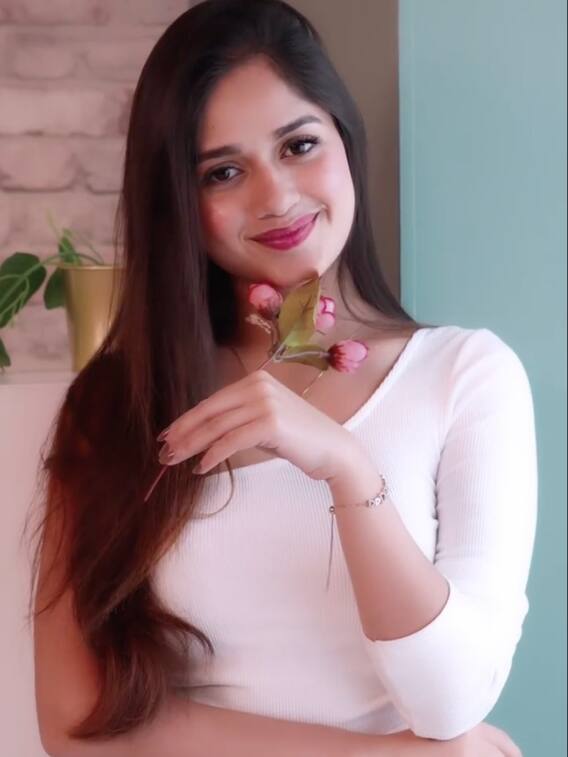 जन्नत जुबैर ने बिखेरा प्यार का रंग