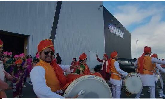 हा गणरायाचा उत्सव सातासमुद्रापार देखील साजरा केला जात आहे.