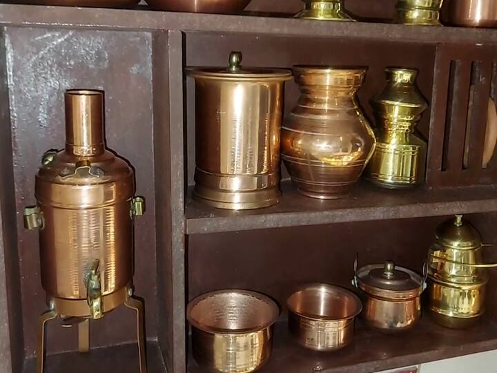 भातुकली हा फक्त भांड्यांचा खेळ नाही. तर मोठेपणी जगण्यासाठीचा सराव या भातुकलीतून कळतो. सध्या भातुकलीतील बऱ्याचशा वस्तू, भांडी यांची जागा नव्या यंत्रांनी घेतली आहे. मात्र, जुन्या वस्तू, भांडी आणि परंपरा नव्या पिढीला कळावी, या हेतूने हा देखावा साकारल्याचं सागर नरेकर यांनी सांगितलं.