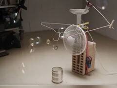 Watch: ਬੋਰ ਹੋ ਰਹੇ ਇੰਜੀਨੀਅਰਾਂ ਨੇ ਕੀਤਾ ਕਮਾਲ ਦਾ ਜੁਗਾੜੂ, ਟੇਬਲ ਫੈਨ ਨੂੰ ਉਲਟਾ ਕਰਕੇ ਬਣਾਈ ਬਬਲ ਮਸ਼ੀਨ