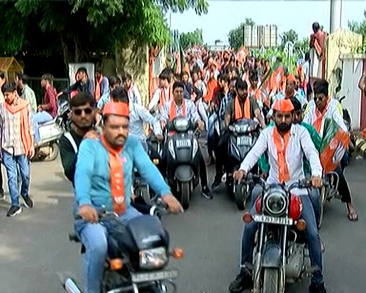 રોડ શોની તસવીરો તેજસ્વી સૂર્યએ તેના ટ્વિટર હેન્ડલ પર પણ શેર કરી છે.