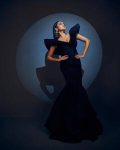 PHOTO : बोल्ड अन् ग्लॅमरस; सिंझलिंग अंदाजात दिसली तेजस्वी प्रकाश!