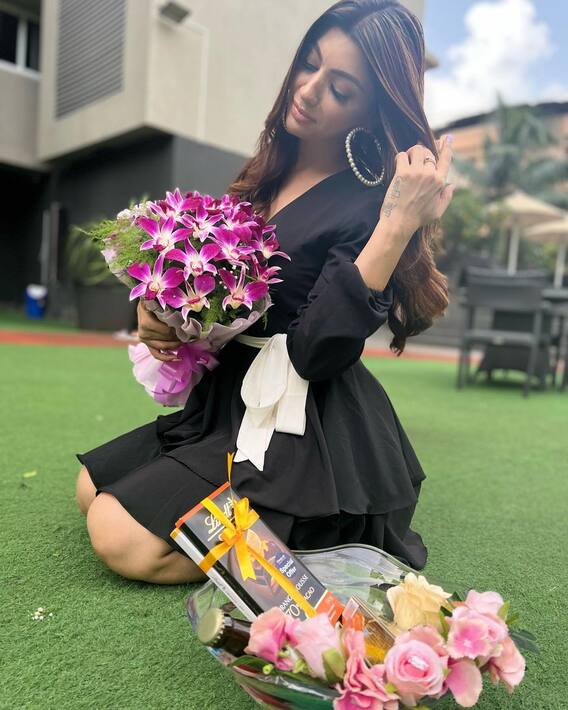 ब्लैक शॉर्ट ड्रेस में Akanksha Puri लगीं कमाल, दिलकश स्माइल देख फैंस का हुआ बुरा हाल ब्लैक शॉर्ट ड्रेस में Akanksha Puri लगीं कमाल, दिलकश स्माइल देख फैंस का हुआ बुरा हाल