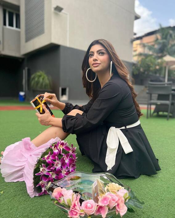 ब्लैक शॉर्ट ड्रेस में Akanksha Puri लगीं कमाल, दिलकश स्माइल देख फैंस का हुआ बुरा हाल ब्लैक शॉर्ट ड्रेस में Akanksha Puri लगीं कमाल, दिलकश स्माइल देख फैंस का हुआ बुरा हाल