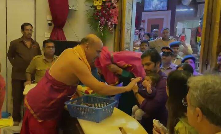 Raj Thackeray At Siddhi vinayak : सध्या देशभरात गणेश उत्सवाचा उत्साह आहे.