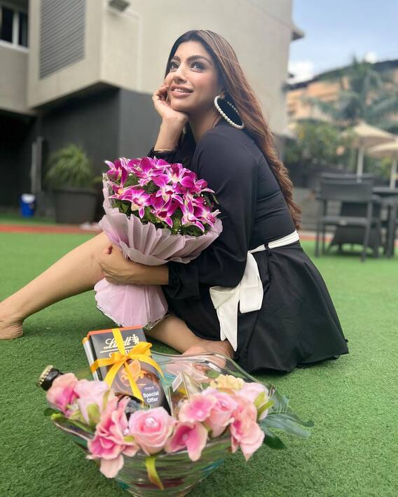 ब्लैक शॉर्ट ड्रेस में Akanksha Puri लगीं कमाल, दिलकश स्माइल देख फैंस का हुआ बुरा हाल ब्लैक शॉर्ट ड्रेस में Akanksha Puri लगीं कमाल, दिलकश स्माइल देख फैंस का हुआ बुरा हाल