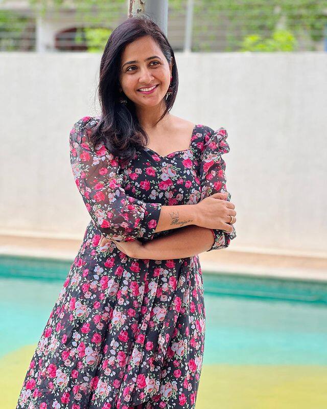 దీంతో లాస్యకి ఏం జరిగిందని వాకబు చేస్తున్నారు అభిమానులు. అలానే ఆమె త్వరగా కోలుకోవాలని ప్రార్థిస్తున్నారు.(Photo Courtesy: Lasya Instagram)