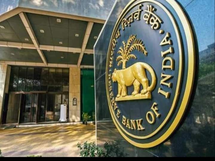 Fight Against Inflation to Be Dogged and Prolonged Says RBI In Its October 2022 Bulletin RBI On Inflation: आरबीआई ने अपने बुलेटिन में कहा, महंगाई के खिलाफ जंग रह सकती है सख्त और लंबी