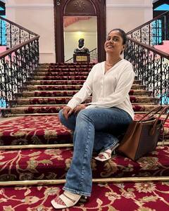 PHOTO : ‘समोर बघ अन् थोडी अजून हस...’, अभिनेत्री हेमांगी कवीचं ताज हॉटेलमध्ये झक्कास फोटोशूट!