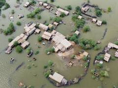 Pakistan Floods: మూడొంతుల దేశం నీటిలోనే మునక, అత్యంత దయనీయ స్థితిలో పాకిస్థాన్