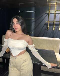 Asfi Javed Pics: खूबसूरती के मामले में बहन उर्फी को भी मात देती हैं अस्फी जावेद, यकीन नहीं तो देखें ये तस्वीरें