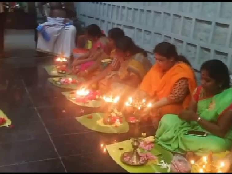 thiruvilakku pooja friday of avani month at waragi amman temple TNN கரூர்: ஸ்ரீ வாராகி அம்மன் ஆலயத்தில்  திருவிளக்கு பூஜை - பெண் பக்தர்கள் பங்கேற்பு