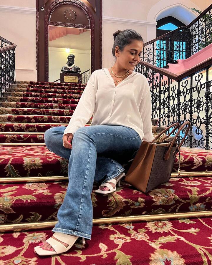 अभिनेत्री हेमांगी कवी नेहमीच तिच्या वेगवेगळ्या पोस्टमुळे चर्चेत असते. सोशल मीडियावर बिनधास्त बोल बोलणारी ही अभिनेत्री सर्वांचीच लाडकी आहे.