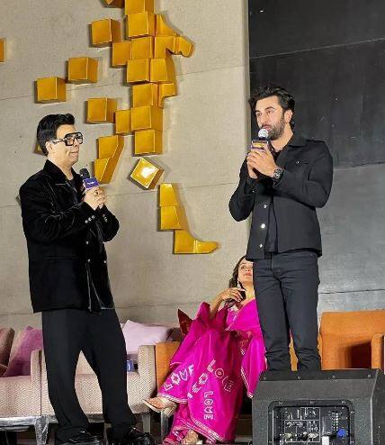 करण जौहर, मौनी रॉय, नागार्जुन अक्किनेनी, एसएस राजामौली, और जूनियर एनटीआर के साथ रणबीर कपूर और आलिया भट्ट भी शामिल हुए.