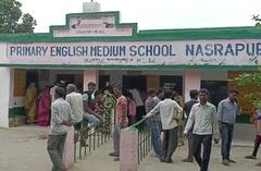 दलित छात्र की पिटाई के बाद परिजनों ने किया हंगामा, शिक्षक के निलंबित होने के बाद मामला हुआ शांत