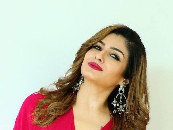 हिंदी चित्रपटसृष्टीत आपल्या जबरदस्त अभिनयाची जादू चालवणाऱ्या रवीना टंडनच्या अभिनयानेही लोकांना वेड लावले आहे. (फोटो सौजन्य:officialraveenatandon/इंस्टाग्राम)