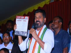 Revanth Reddy : కేసీఆర్ ఎవరికి లొంగిపోయారు, ఎవరి ముందు వంగిపోయారు- రేవంత్ రెడ్డి
