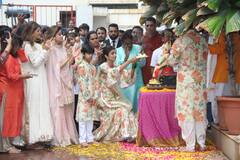 Shilpa Shetty: সাদা পোশাকে সাজল শিল্পা শেট্টির গোটা পরিবার, আরতি, নাচ, উৎসবে শেষ হল গণেশ চতুর্থী