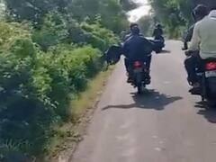 एमपी में मानवता शर्मसार! युवक का शव बाइक पर लेकर गए परिजन, जानें एसडीएम ने क्या कहा?