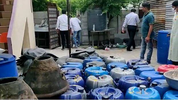 आरोपी भिमराव काशिनाथ राठोड यास जागीच अटक करण्यात आली आहे.