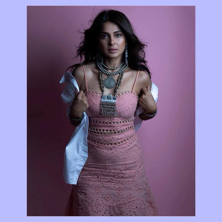 ही अभिनेत्री केवळ पडद्यावरच नाही तर खऱ्या आयुष्यातही खूप सुंदर आहे. (फोटो सौजन्य : jenniferwinget1/इंस्टाग्राम)