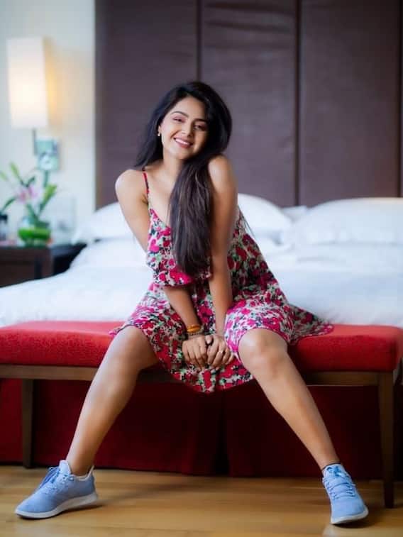 నేను నీకన్నా రెండేళ్లు పెద్దదాన్ని - మోనల్ గజ్జర్ ప్రేమ పాఠాలు