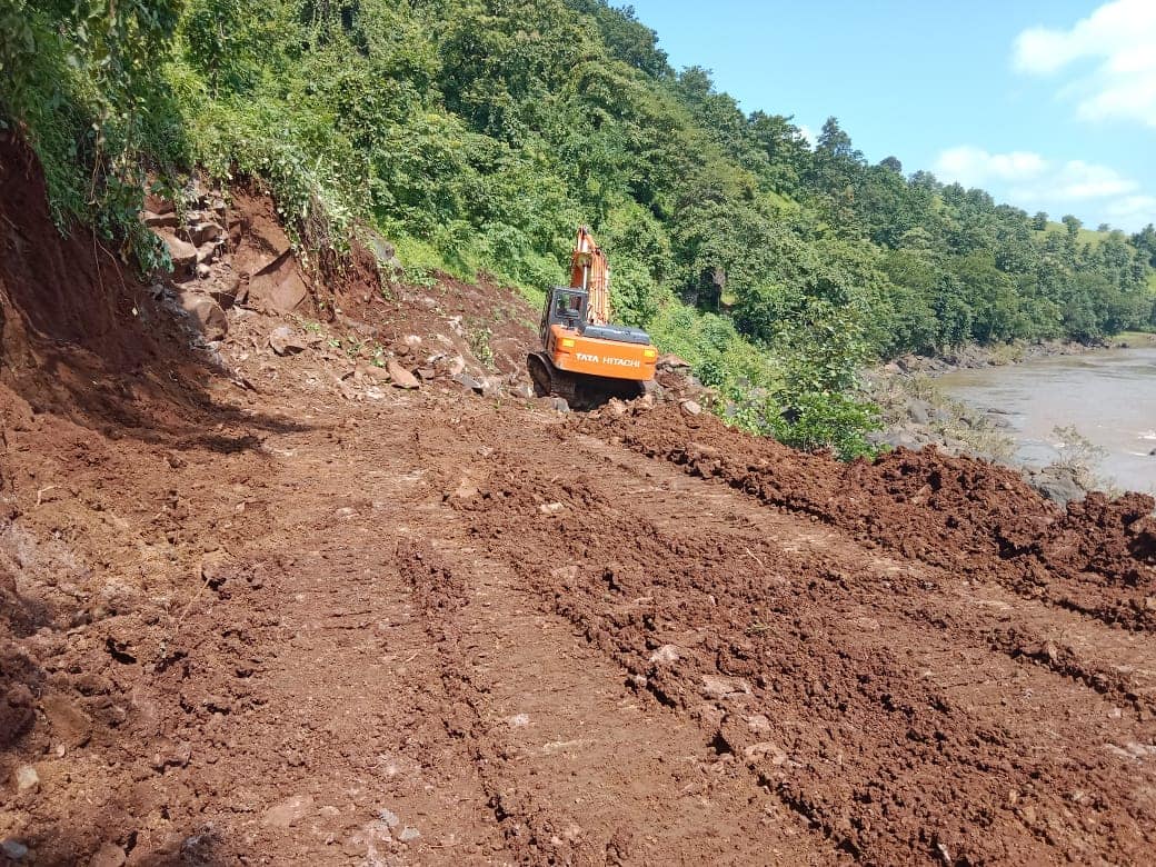 Palghar News pregnant women struggle-to-reach-hospital-twin-babies-die Issue At Mokhada Markatwadi मरकटवाडीला तातडीने रस्ता मिळणार! मुख्यमंत्र्यांकडून एबीपी माझाच्या बातमीची दखल; रस्त्याअभावी जुळ्या बालकांचा झाला होता मृत्यू 