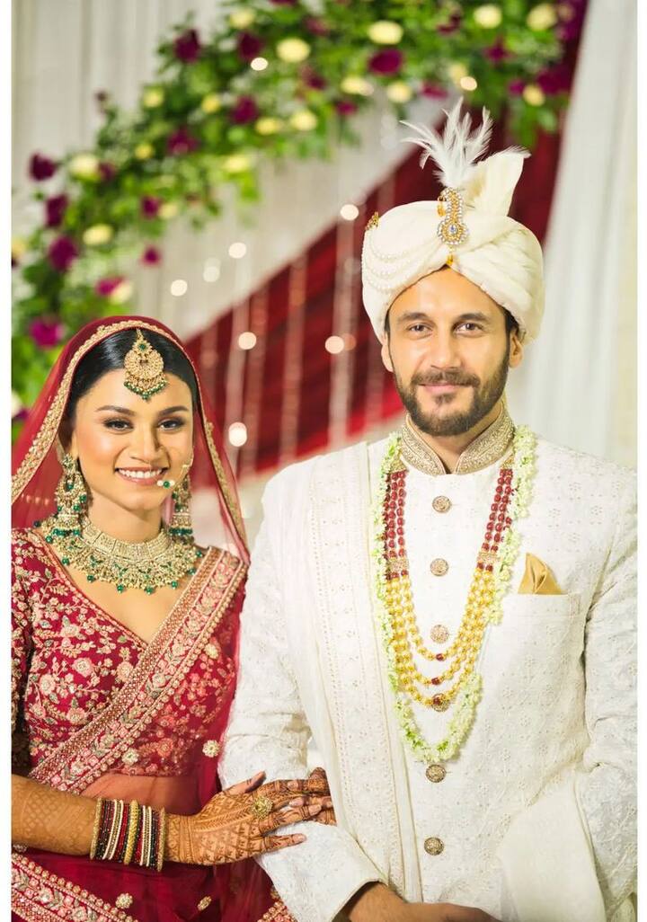 अहमरीन अंजुम (Ahmareen Anjum) ने अपने ब्रिटिश-एशियन बायॅफ्रेंड व एक्‍टर डैनी सुरा (Danny Sura) को हमेशा के लिए अपना जीवनसाथी बना लिया है. प्‍यार को पाना हर किसी के जीवन में मुमकिन नहीं हो पाता है. वह इस मामले में लकी हैं.