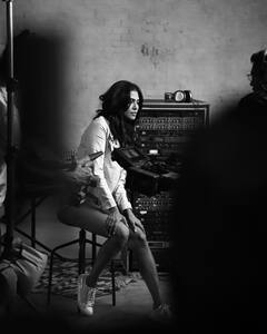 Malavika mohanan: நடிகை மாளவிகா மோகனனின் ஷூட்டிங் ஸ்பாட் கிளிக்ஸ்!